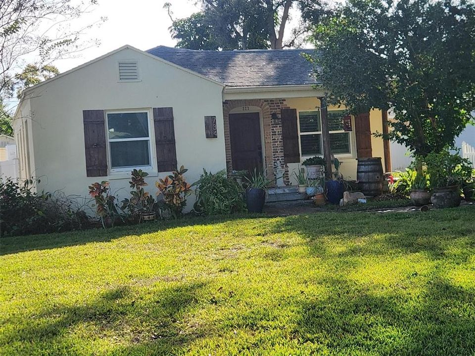 For Sale: $719,999 (2 beds, 1 baths, 1258 Square Feet)