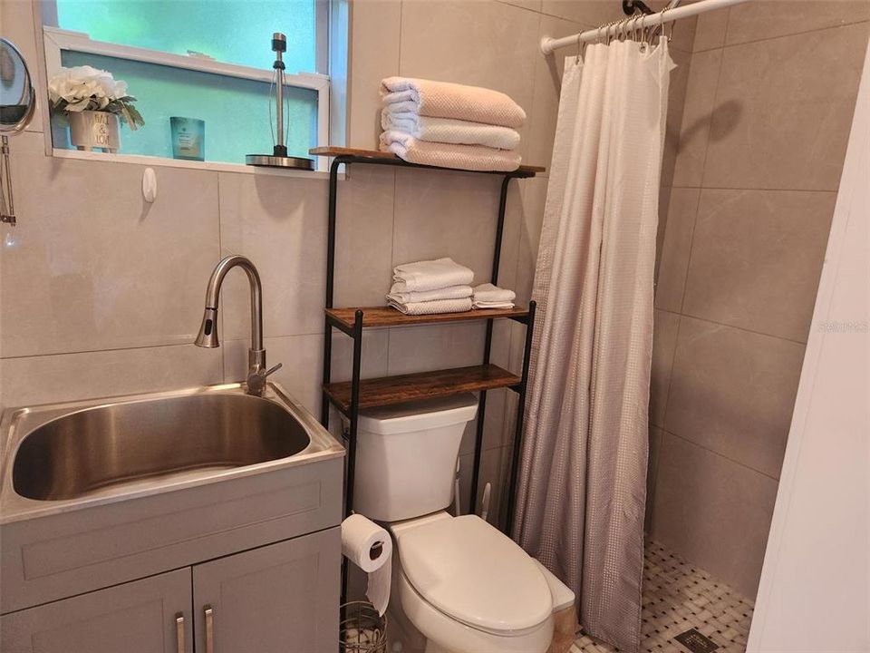 For Sale: $719,999 (2 beds, 1 baths, 1258 Square Feet)