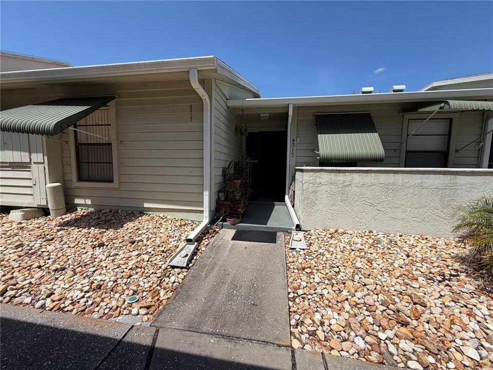 For Sale: $169,500 (2 beds, 2 baths, 1392 Square Feet)