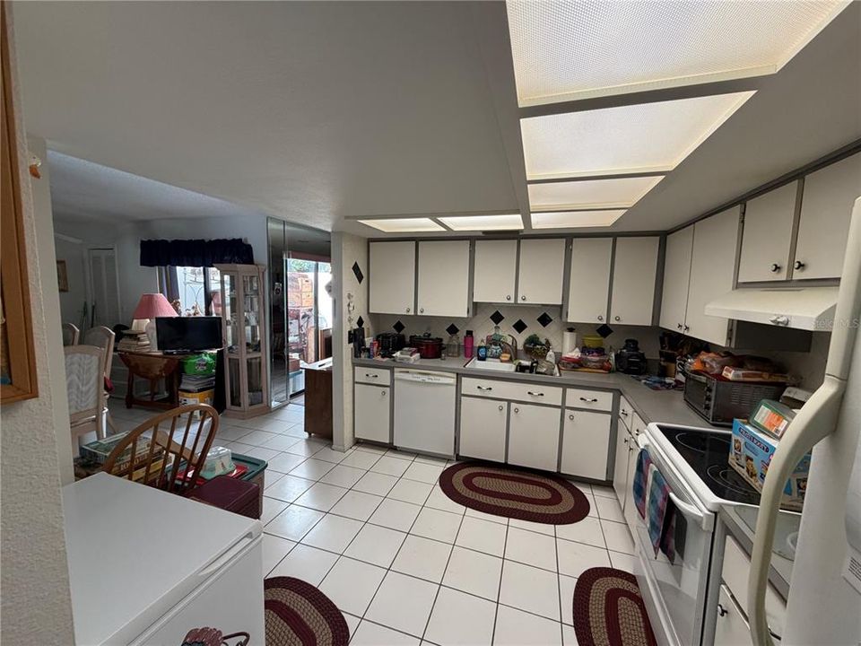 For Sale: $169,500 (2 beds, 2 baths, 1392 Square Feet)