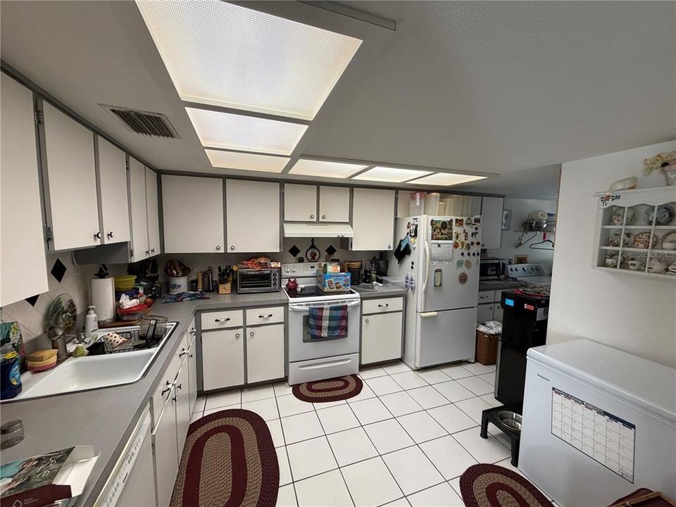 For Sale: $169,500 (2 beds, 2 baths, 1392 Square Feet)