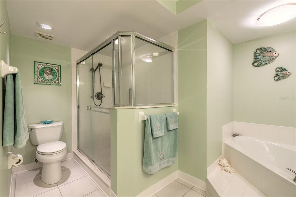 En Venta: $835,000 (3 camas, 3 baños, 2060 Pies cuadrados)