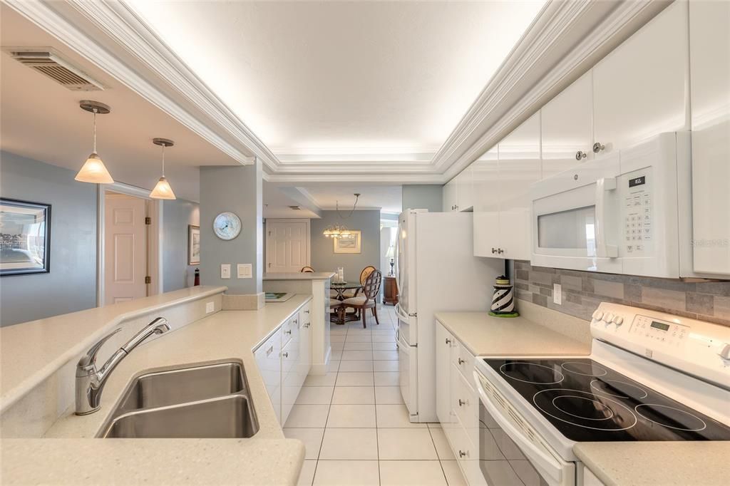 En Venta: $835,000 (3 camas, 3 baños, 2060 Pies cuadrados)