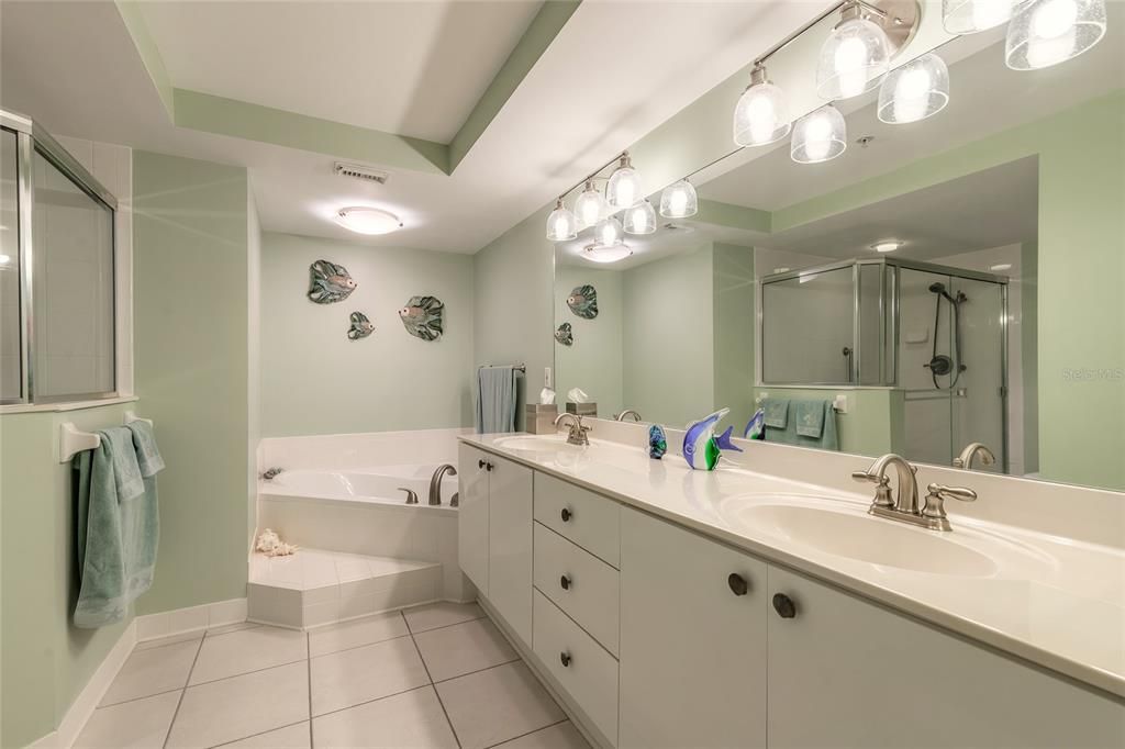 En Venta: $835,000 (3 camas, 3 baños, 2060 Pies cuadrados)