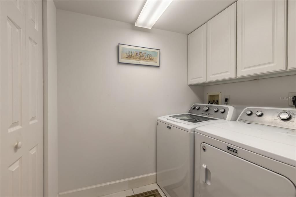 En Venta: $835,000 (3 camas, 3 baños, 2060 Pies cuadrados)
