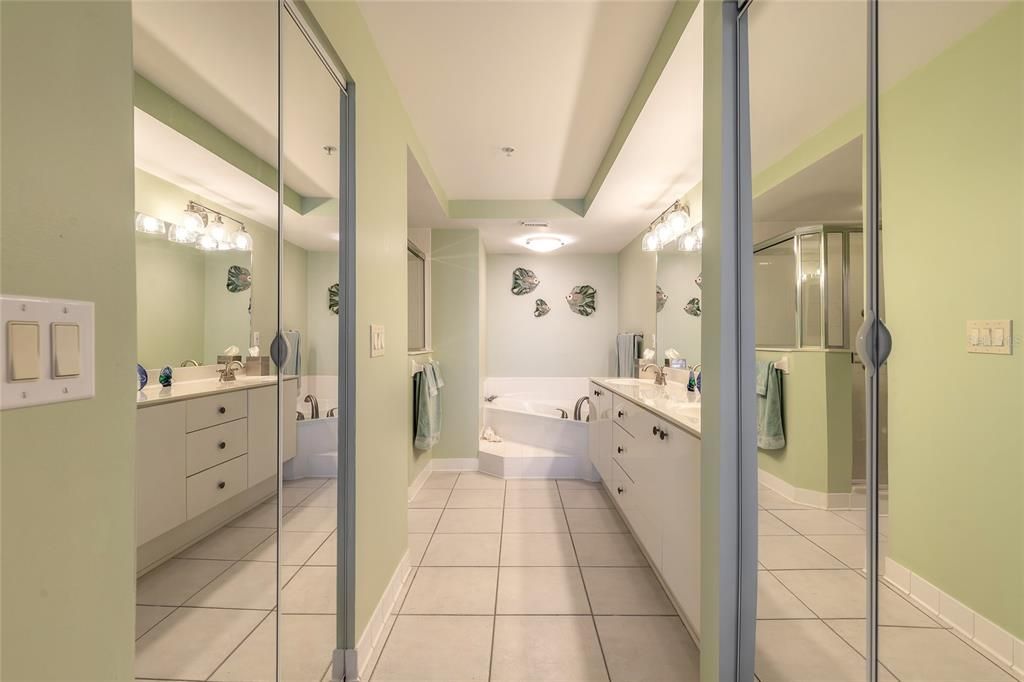 En Venta: $835,000 (3 camas, 3 baños, 2060 Pies cuadrados)