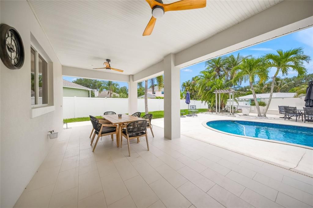 En Venta: $1,195,000 (4 camas, 4 baños, 3558 Pies cuadrados)