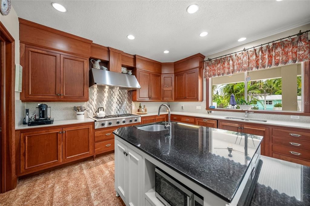 En Venta: $1,195,000 (4 camas, 4 baños, 3558 Pies cuadrados)