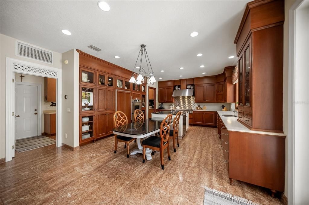 En Venta: $1,195,000 (4 camas, 4 baños, 3558 Pies cuadrados)