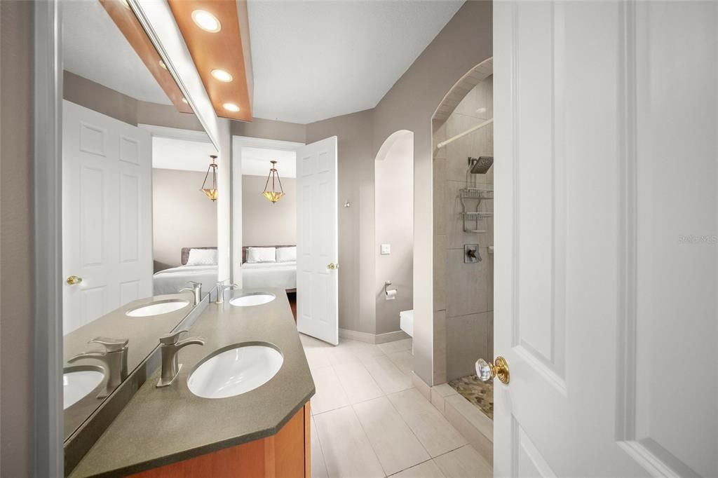 En Venta: $1,195,000 (4 camas, 4 baños, 3558 Pies cuadrados)