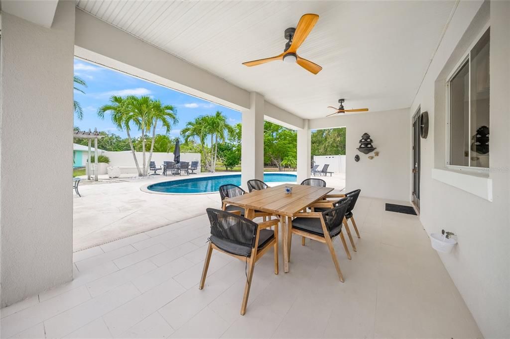 En Venta: $1,195,000 (4 camas, 4 baños, 3558 Pies cuadrados)