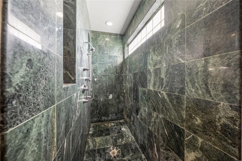 En Venta: $1,195,000 (4 camas, 4 baños, 3558 Pies cuadrados)