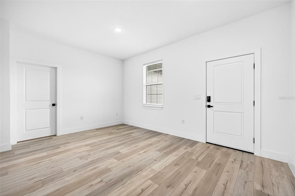 For Sale: $359,900 (4 beds, 3 baths, 1827 Square Feet)