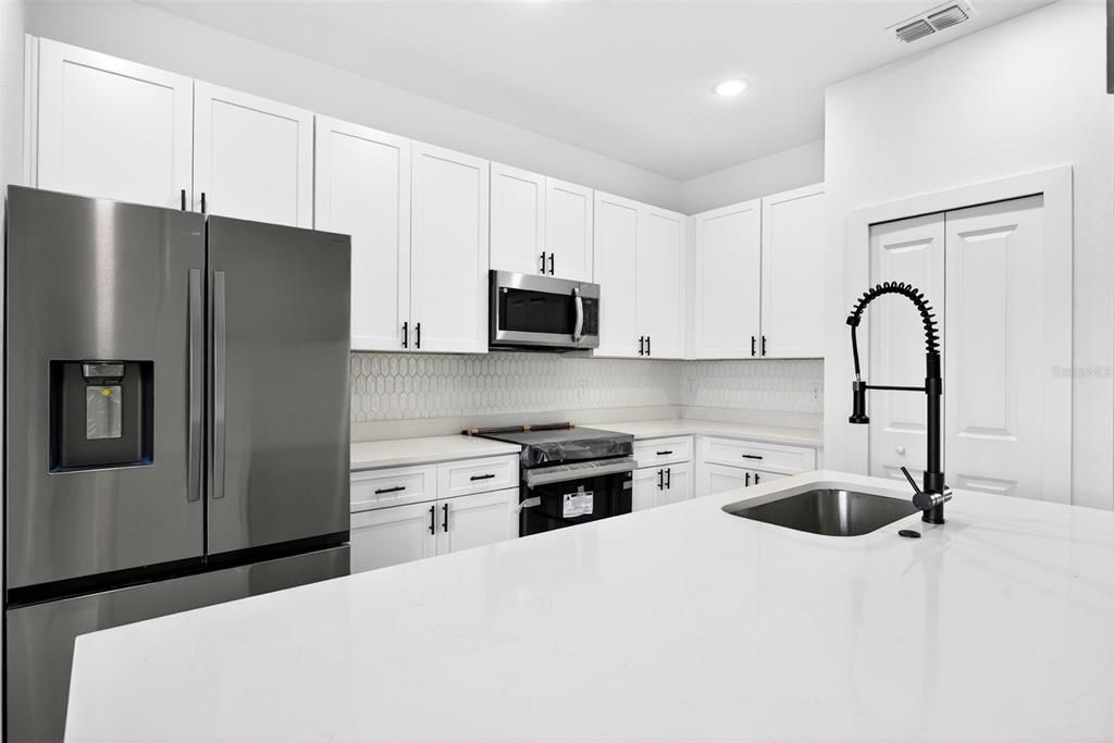 For Sale: $359,900 (4 beds, 3 baths, 1827 Square Feet)