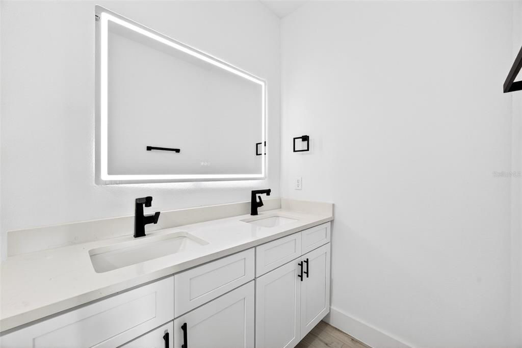 For Sale: $359,900 (4 beds, 3 baths, 1827 Square Feet)
