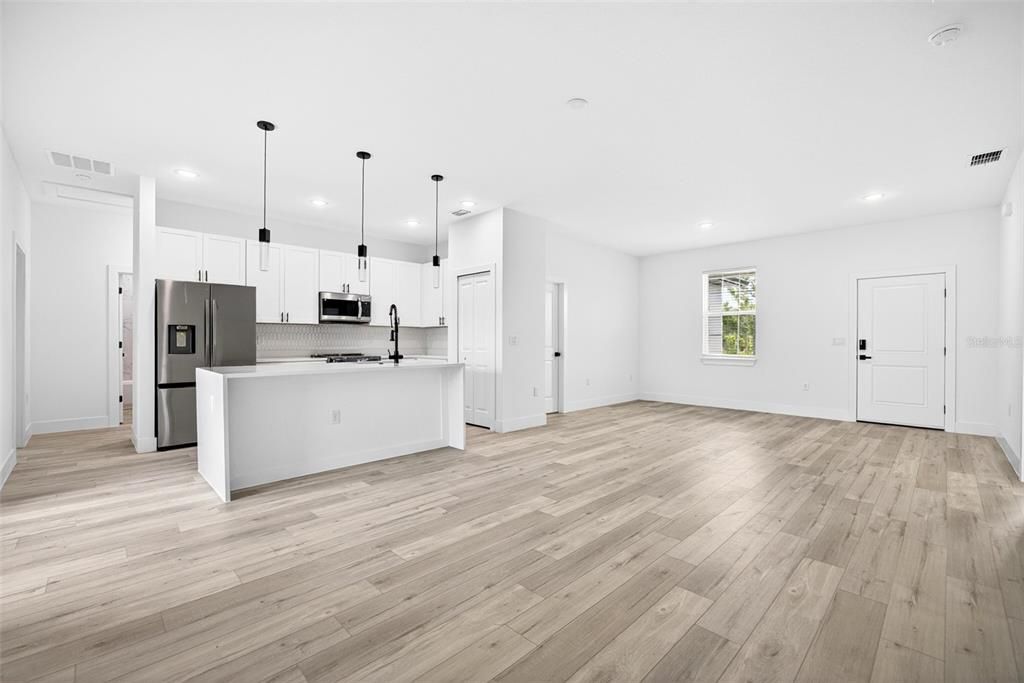 For Sale: $359,900 (4 beds, 3 baths, 1827 Square Feet)