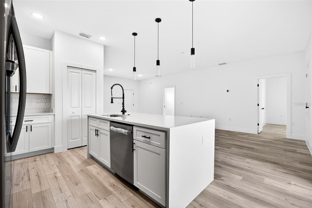 For Sale: $359,900 (4 beds, 3 baths, 1827 Square Feet)