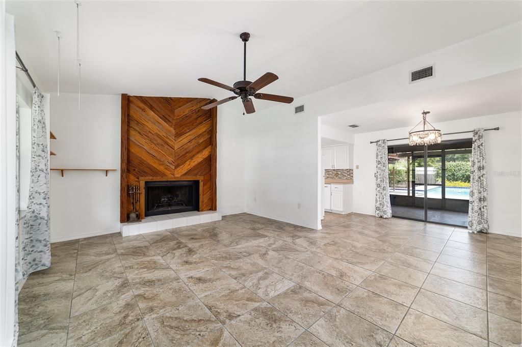 For Sale: $300,000 (3 beds, 2 baths, 1427 Square Feet)
