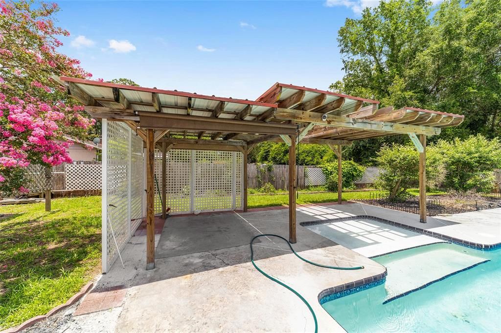 For Sale: $300,000 (3 beds, 2 baths, 1427 Square Feet)