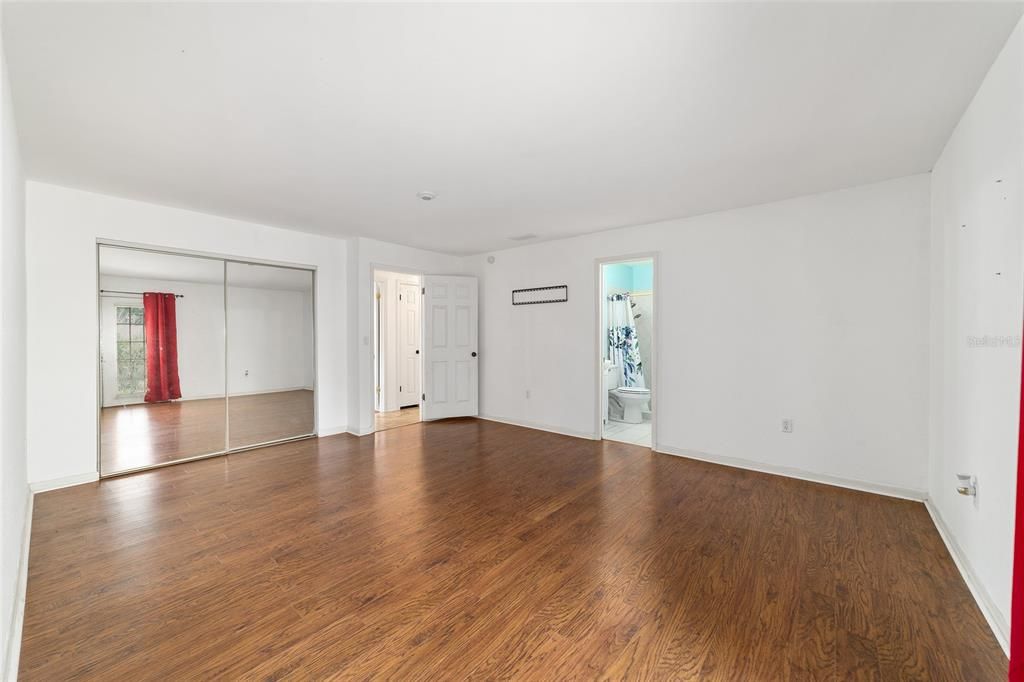 For Sale: $300,000 (3 beds, 2 baths, 1427 Square Feet)