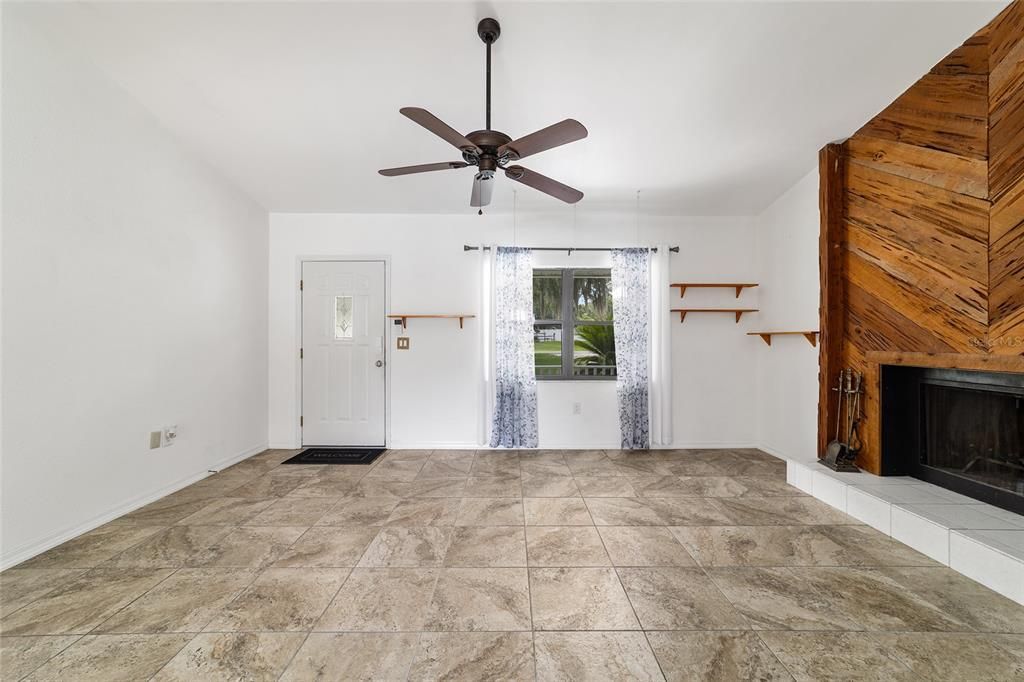For Sale: $300,000 (3 beds, 2 baths, 1427 Square Feet)