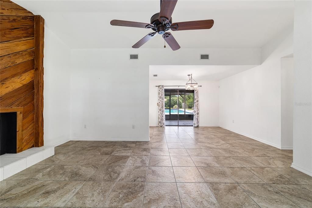 For Sale: $300,000 (3 beds, 2 baths, 1427 Square Feet)
