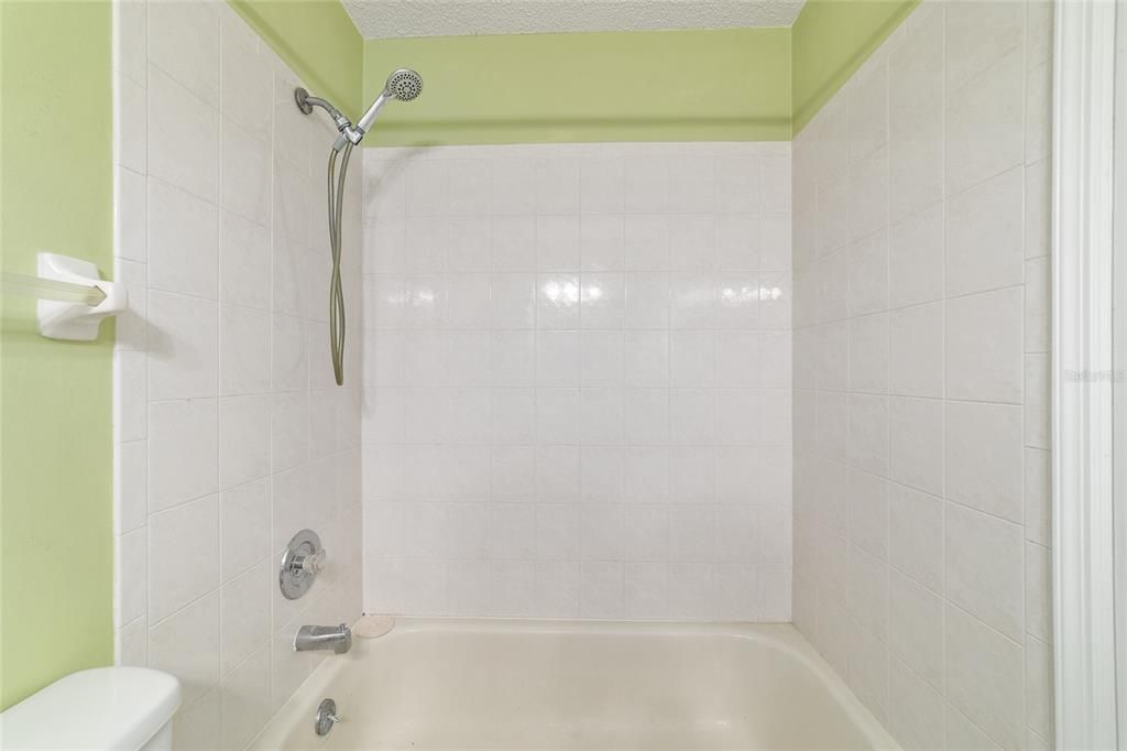 For Sale: $300,000 (3 beds, 2 baths, 1427 Square Feet)
