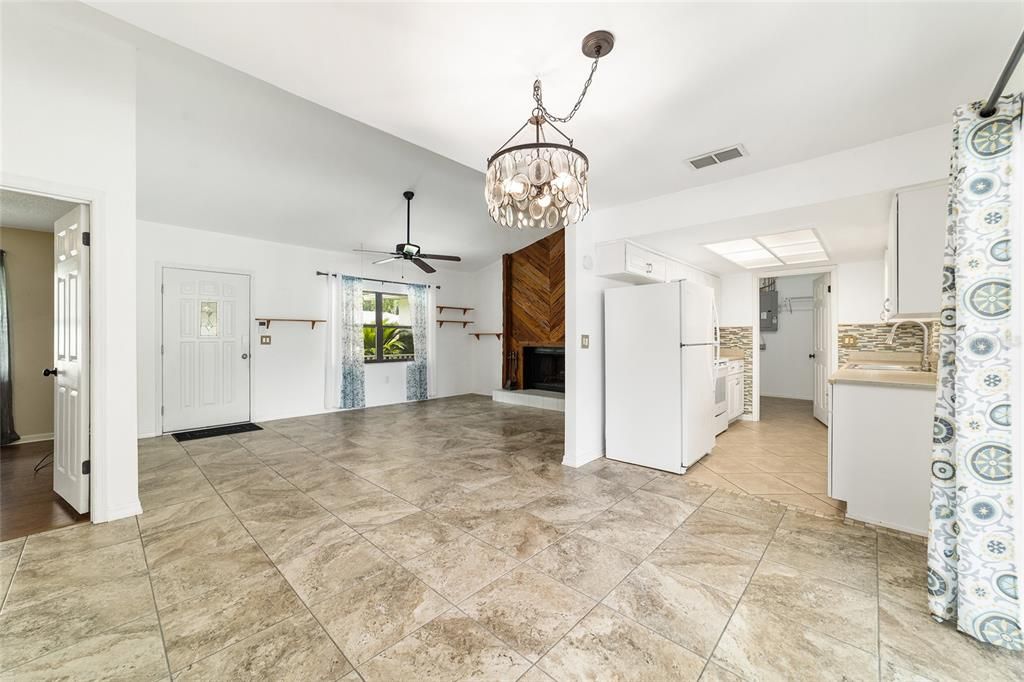 For Sale: $300,000 (3 beds, 2 baths, 1427 Square Feet)