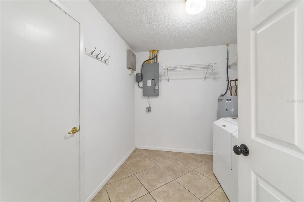 For Sale: $300,000 (3 beds, 2 baths, 1427 Square Feet)