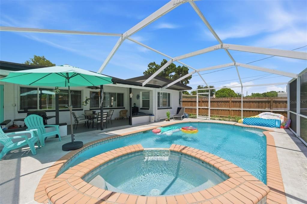 For Sale: $425,000 (2 beds, 1 baths, 1388 Square Feet)