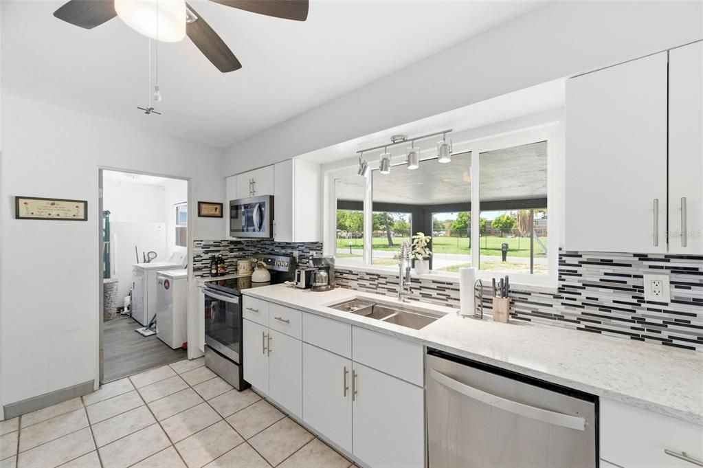 For Sale: $425,000 (2 beds, 1 baths, 1388 Square Feet)