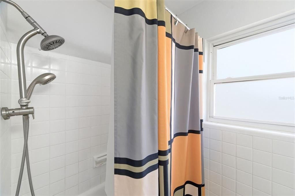 For Sale: $425,000 (2 beds, 1 baths, 1388 Square Feet)
