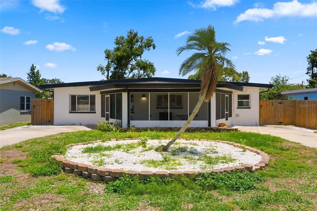 For Sale: $425,000 (2 beds, 1 baths, 1388 Square Feet)