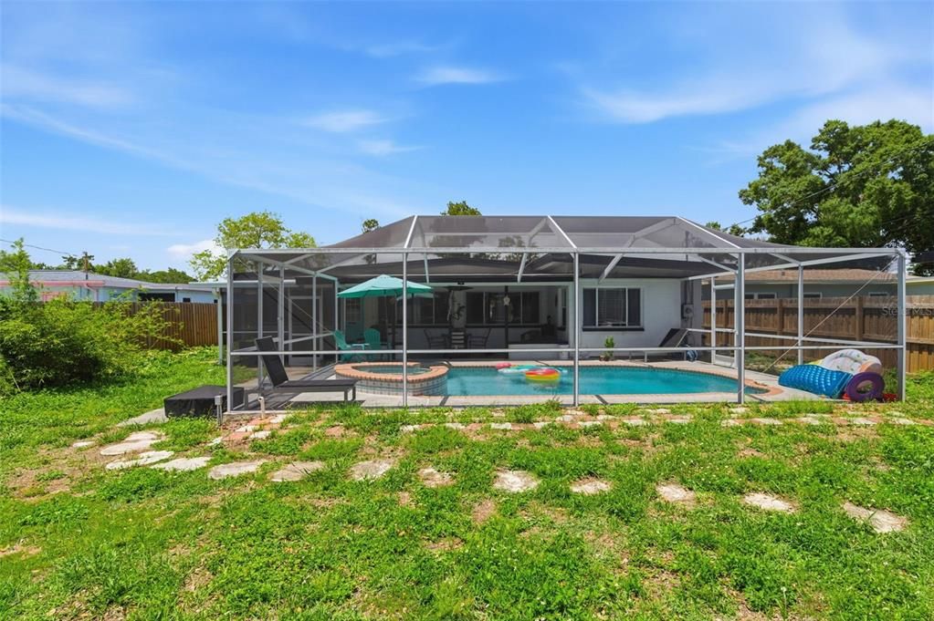 For Sale: $425,000 (2 beds, 1 baths, 1388 Square Feet)