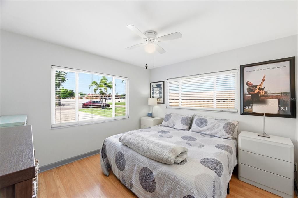 For Sale: $425,000 (2 beds, 1 baths, 1388 Square Feet)