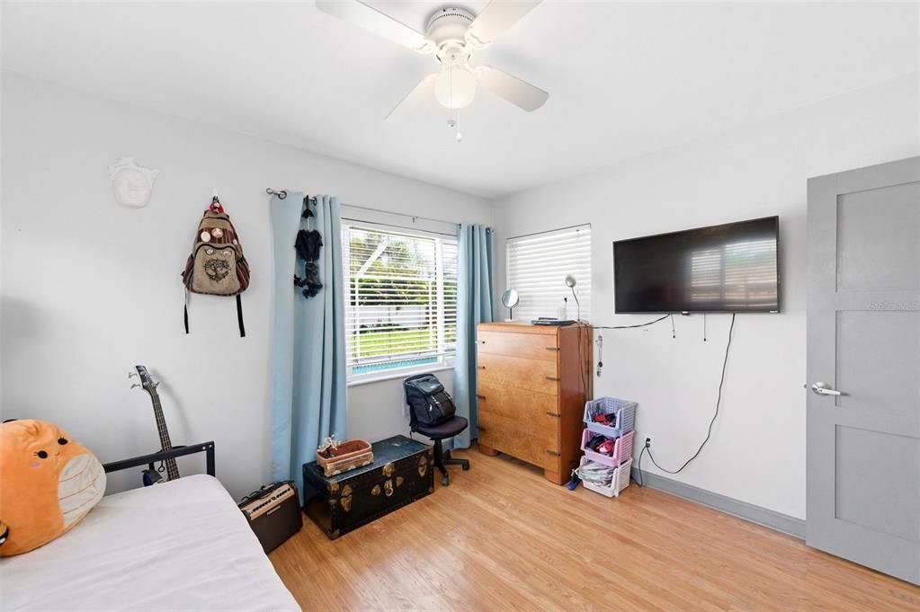 For Sale: $425,000 (2 beds, 1 baths, 1388 Square Feet)