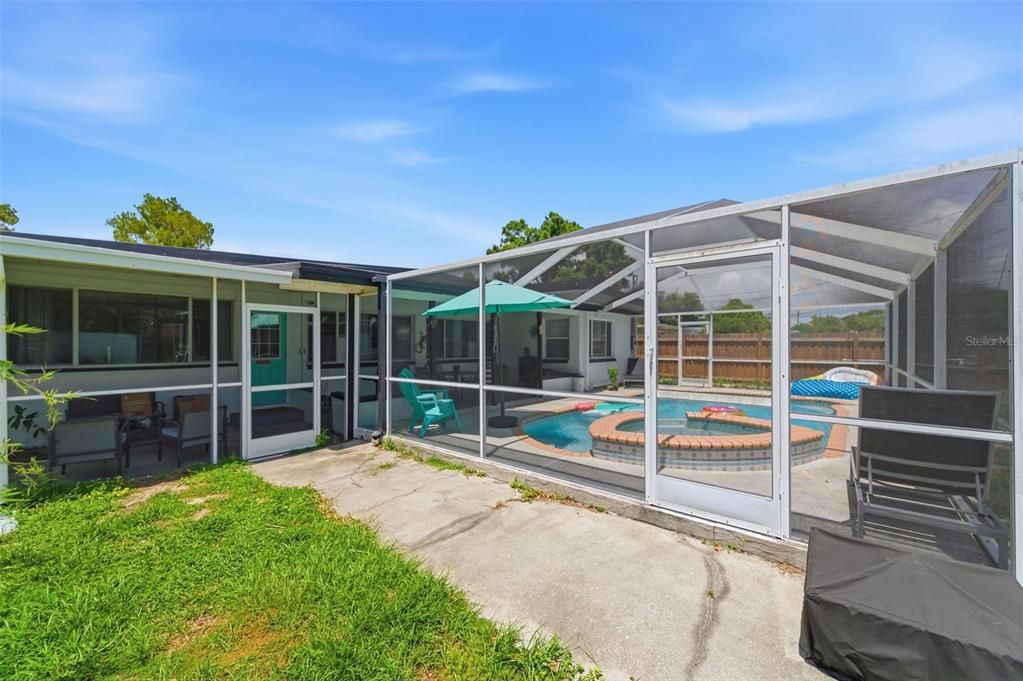 For Sale: $425,000 (2 beds, 1 baths, 1388 Square Feet)