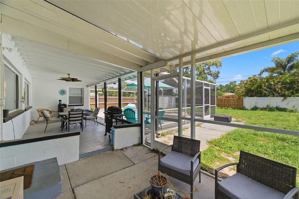 For Sale: $425,000 (2 beds, 1 baths, 1388 Square Feet)