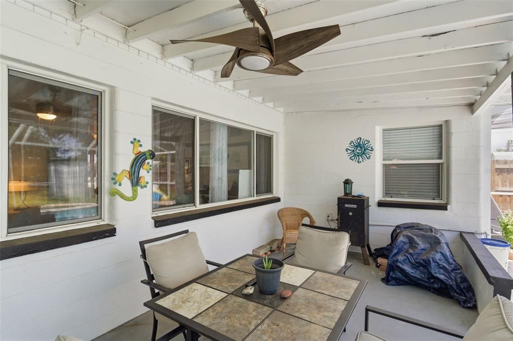 For Sale: $425,000 (2 beds, 1 baths, 1388 Square Feet)