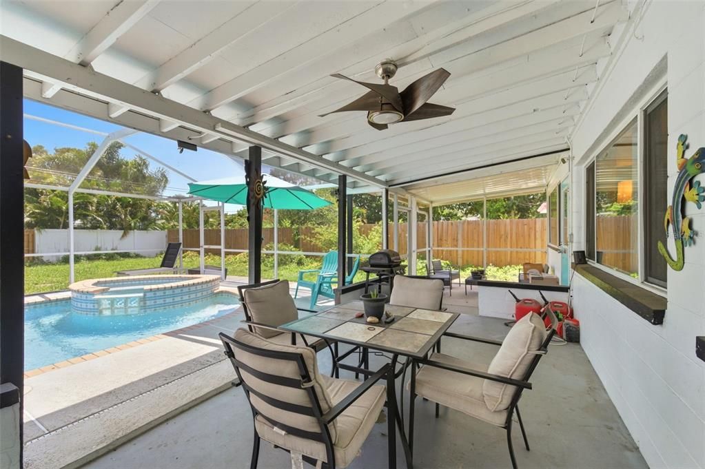 For Sale: $425,000 (2 beds, 1 baths, 1388 Square Feet)