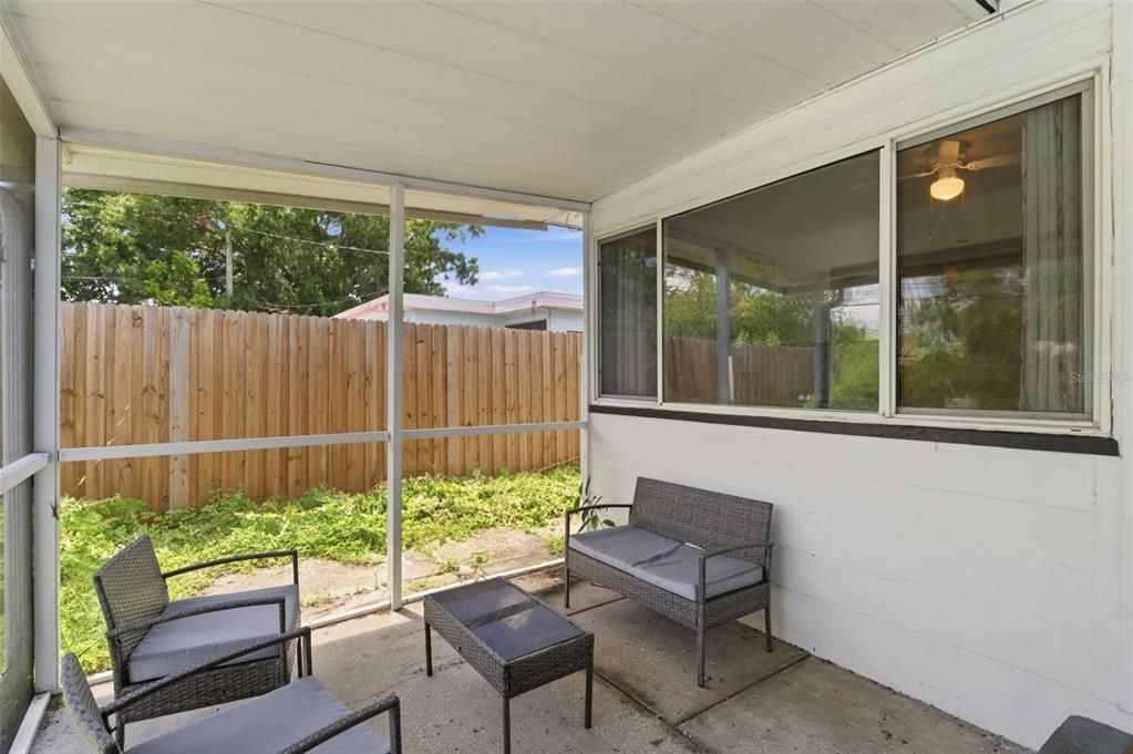 For Sale: $425,000 (2 beds, 1 baths, 1388 Square Feet)