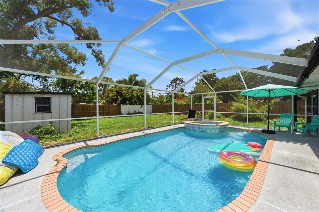For Sale: $425,000 (2 beds, 1 baths, 1388 Square Feet)