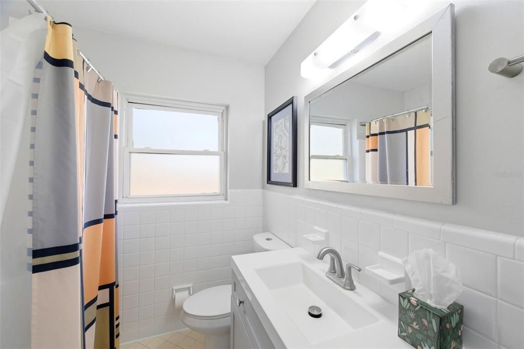 For Sale: $425,000 (2 beds, 1 baths, 1388 Square Feet)
