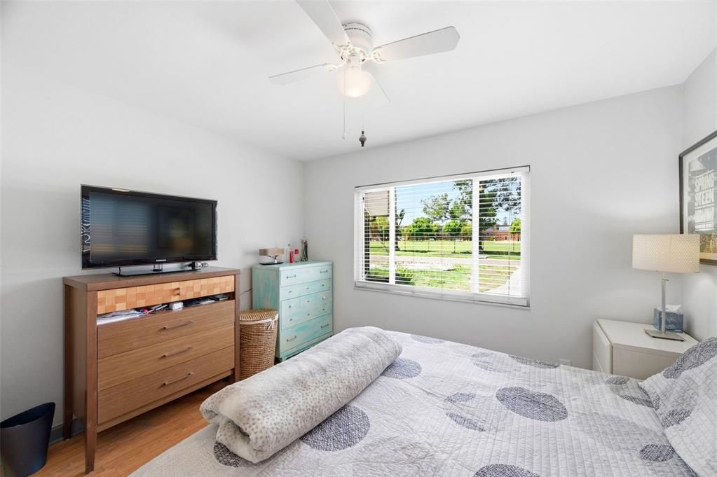 For Sale: $425,000 (2 beds, 1 baths, 1388 Square Feet)