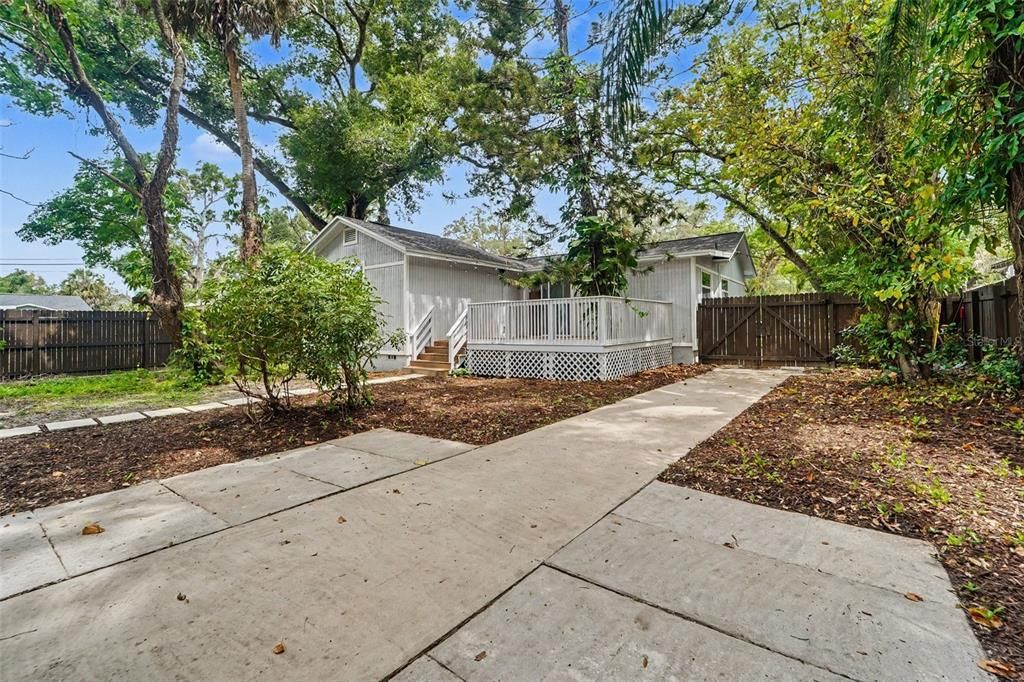 For Sale: $475,000 (4 beds, 3 baths, 1901 Square Feet)