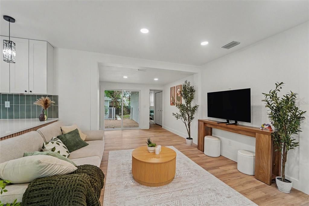 For Sale: $475,000 (4 beds, 3 baths, 1901 Square Feet)