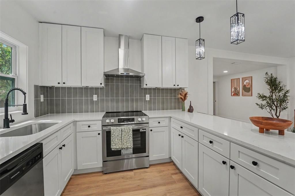 For Sale: $475,000 (4 beds, 3 baths, 1901 Square Feet)