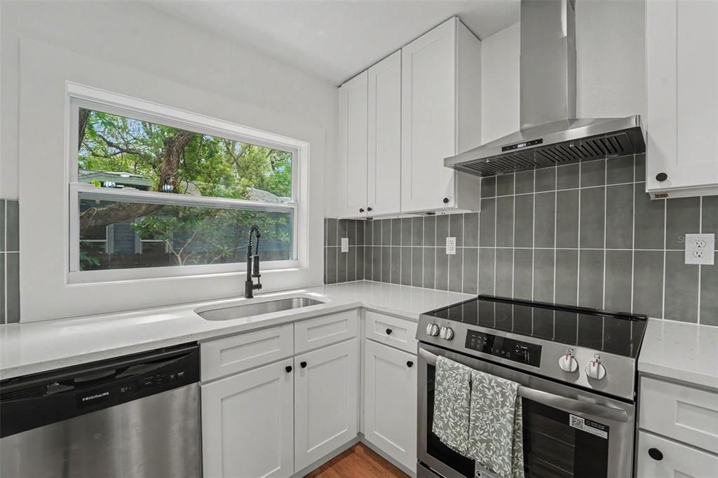 For Sale: $475,000 (4 beds, 3 baths, 1901 Square Feet)