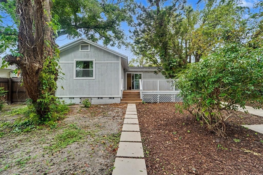 For Sale: $475,000 (4 beds, 3 baths, 1901 Square Feet)