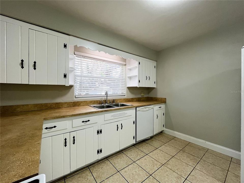 В аренду: $1,899 (2 спален, 1 ванн, 984 Квадратных фут)